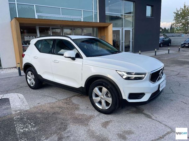 Volvo XC40 1.5 T2 Momentum 95 kW image number 2