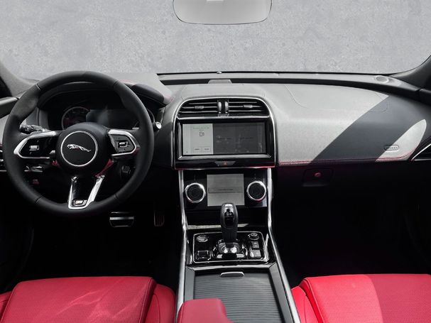 Jaguar XE P250 184 kW image number 3