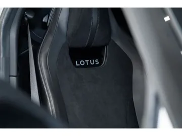 Car image 27