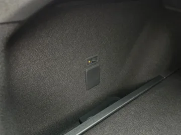 Car image 34