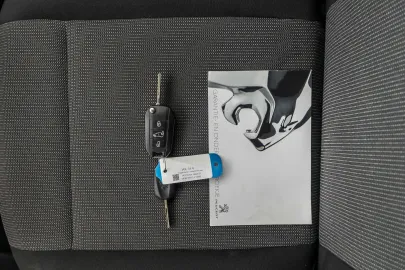 Car image 32