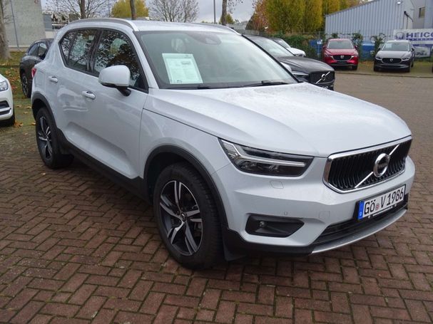 Volvo XC40 T3 Momentum 120 kW image number 2