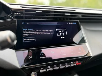 Car image 32