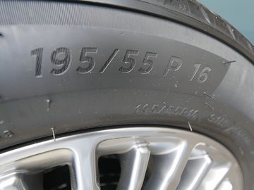 Car image 33