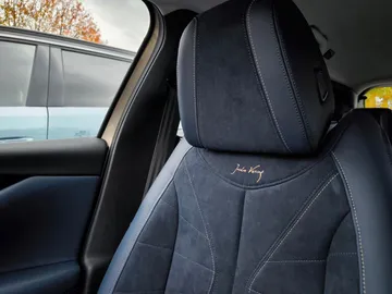 Car image 30
