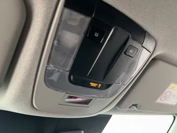 Car image 36