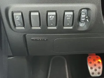 Car image 29