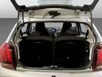 Car image 19