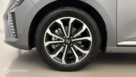 Car image 20