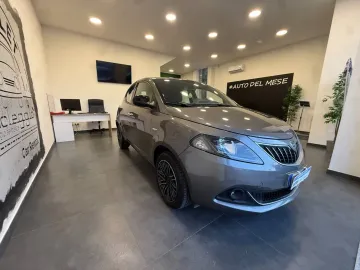 Car image 2