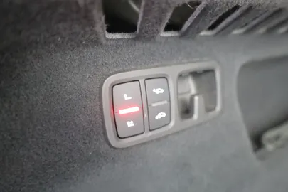 Car image 35