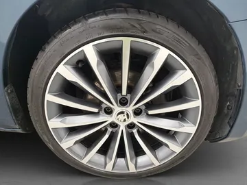 Car image 38