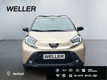 Car image 3