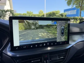 Car image 35