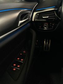 Car image 38