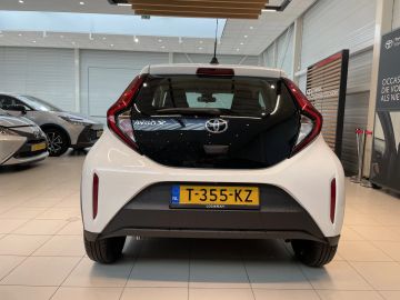 Car image 3