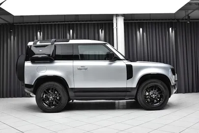 Car image 4