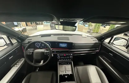 Car image 24