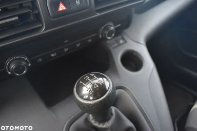 Car image 32