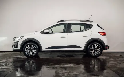 Car image 4
