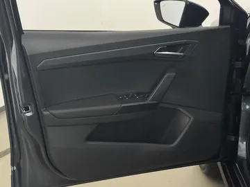 Car image 27