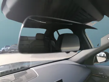 Car image 29