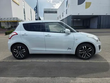 Car image 4