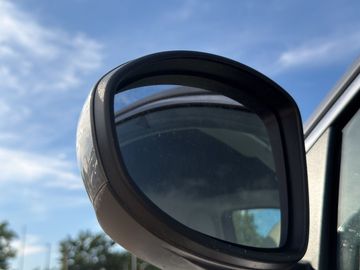 Car image 30