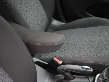 Car image 32