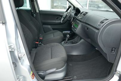 Car image 14