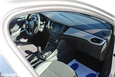 Car image 30