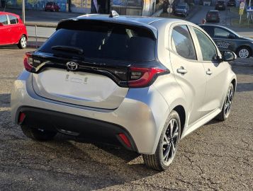 Car image 4
