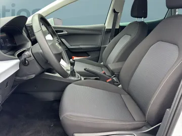 Car image 17