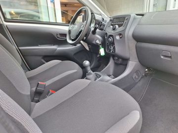 Car image 14