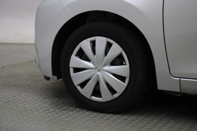 Car image 27