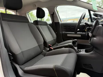 Car image 32