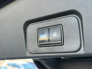 Car image 35