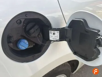 Car image 36