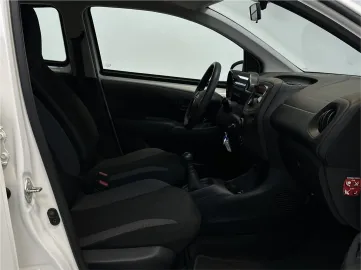 Car image 24