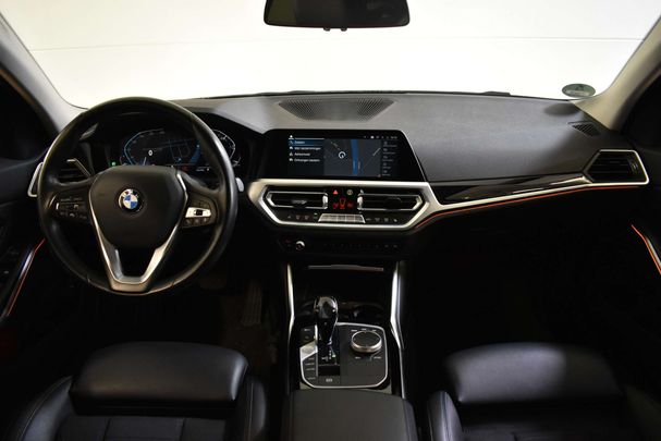 BMW 320i Touring 135 kW image number 36