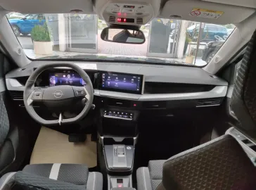 Car image 22