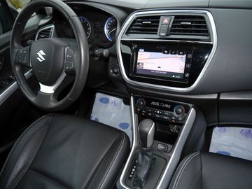 Car image 14