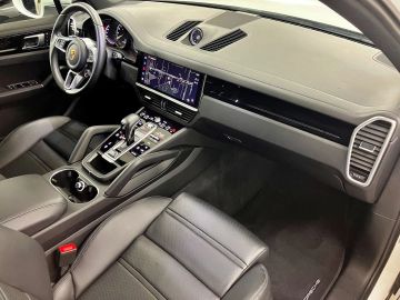 Car image 30