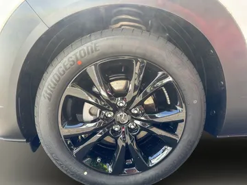 Car image 19