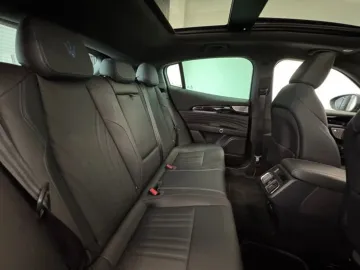 Car image 36