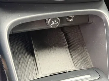 Car image 34