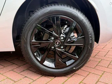 Car image 20