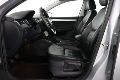 Car image 10