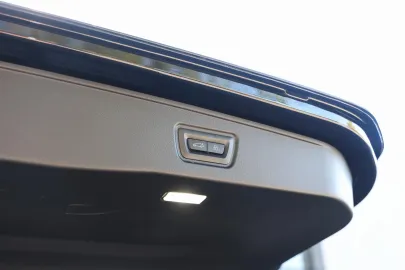 Car image 35