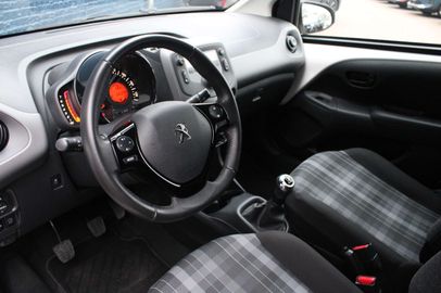 Car image 15